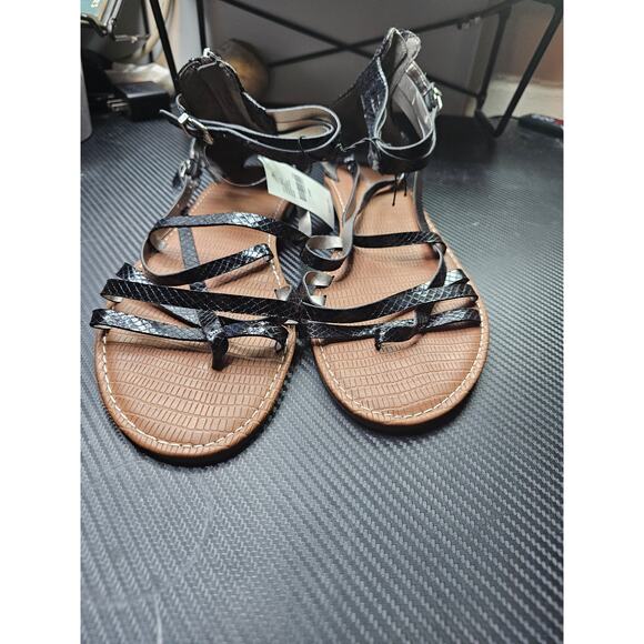 Lane Bryant Sandals Sz 12W Thong Cross Strappy Gladiator Back Zip Flat Black - Picture 2 of 7